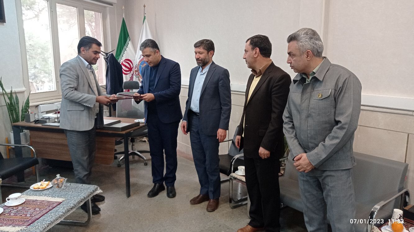تصویر انعقاد تفاهم نامه همکاری‌ شهرداری سیرجان و دانشگاه شهید باهنر کرمان