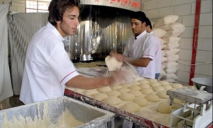 تصویر با نانوایان متخلف قاطعانه برخورد می‌شود