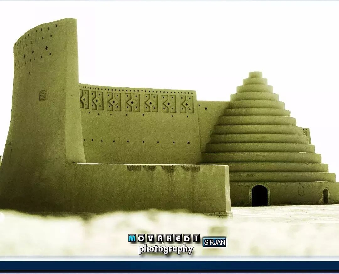 تصویر یخدان محمود آباد سادات که توسط سید ابوالمعصوم رضوی جد سادات رضوی ( محمود آباد) بنا شد.