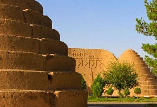 تصویر محوطه بیرونی یخدان‌های دوقلو بهسازی می‌شود