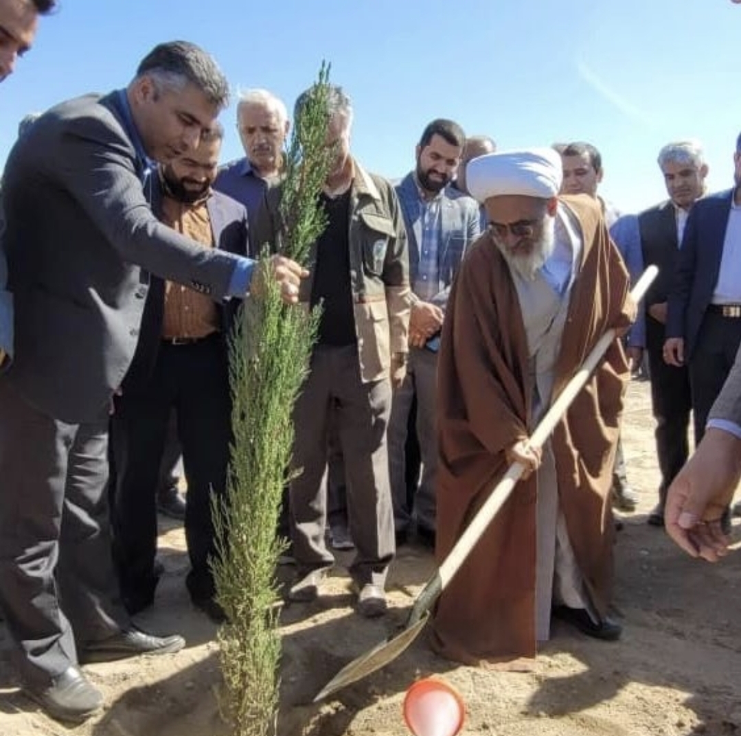 تصویر آیین روز درختکاری برگزار شد