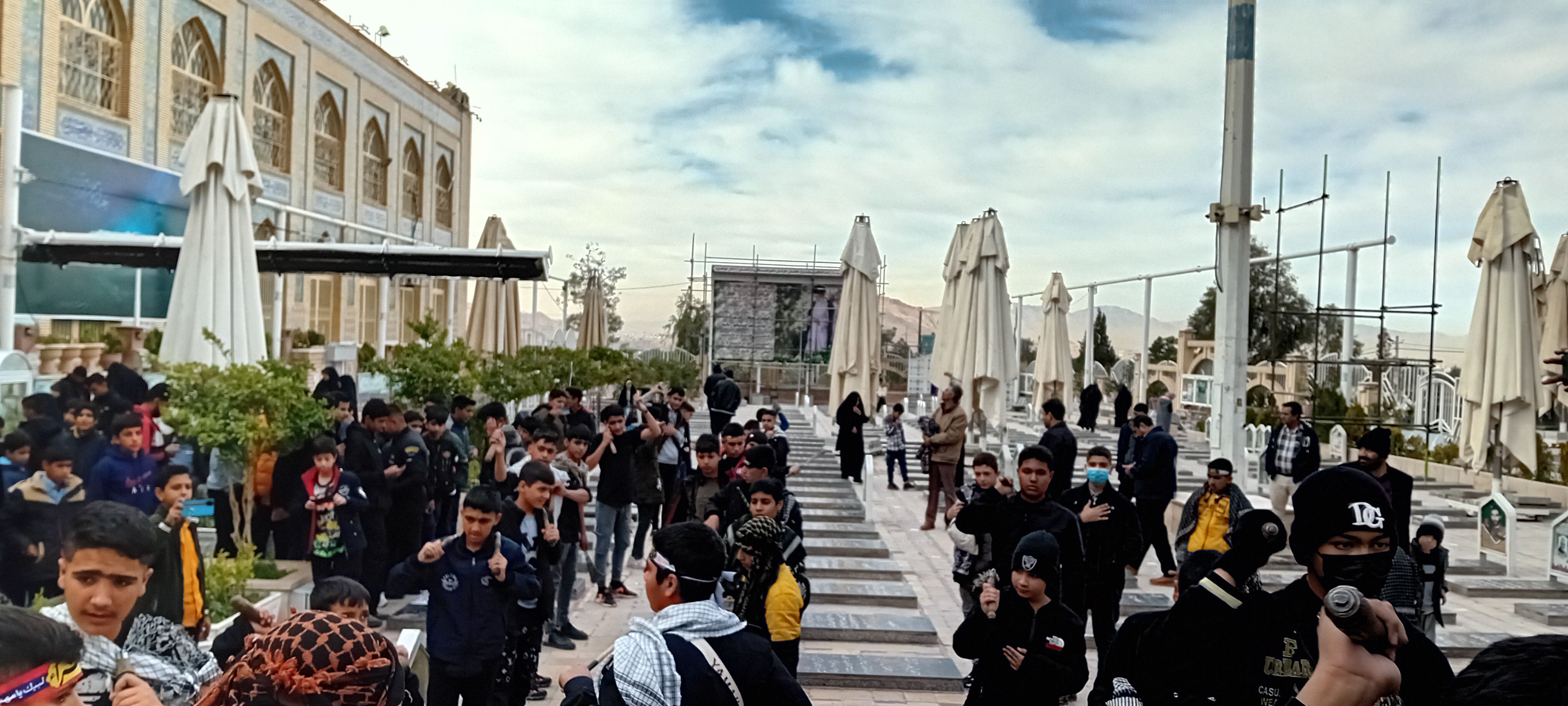 تصویر برگزاری اردوی دوروزه گلزار شهدای کرمان برای دانش آموزان سیرجانی
