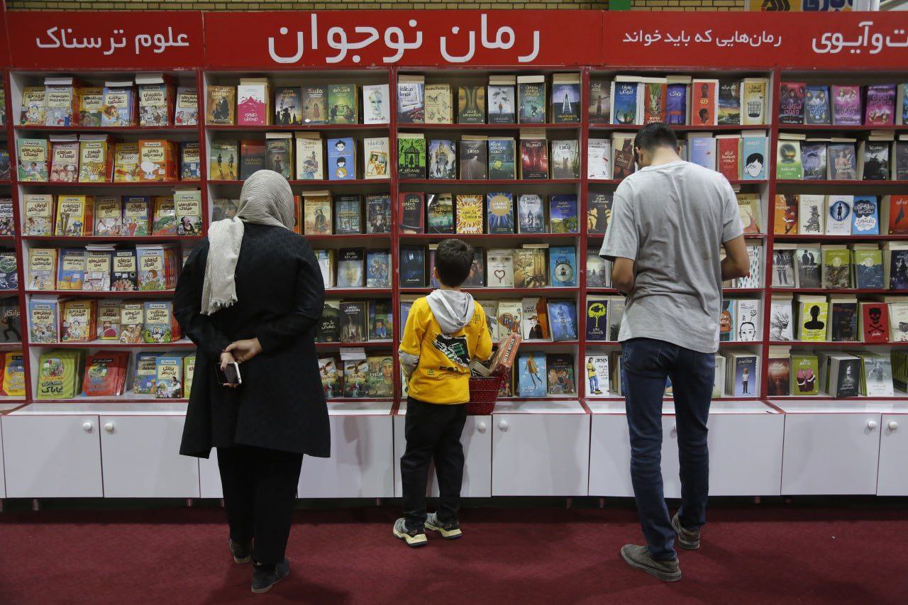 تصویر افتتاح سومین نمایشگاه کتاب گل‌گهر و نمایشگاه مسئولیت‌های اجتماعی منطقه گل‌گهر