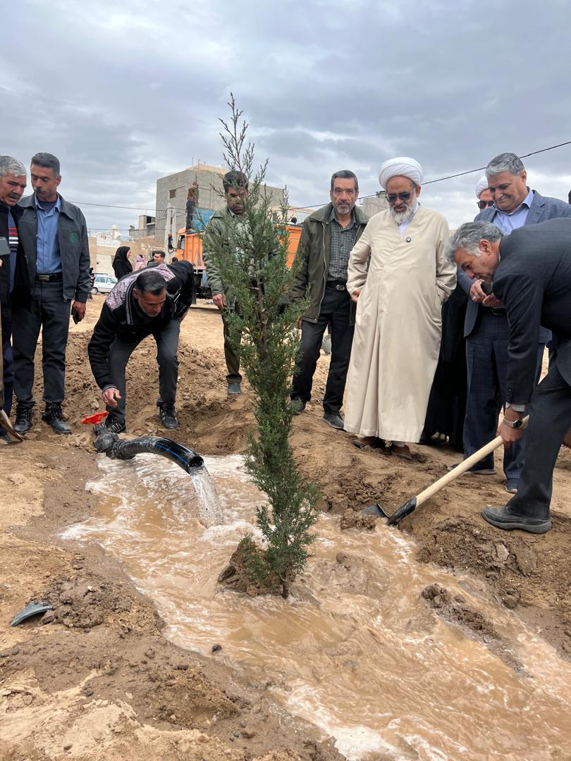 تصویر مراسم روز درختکاری توسط شهرداری سیرجان برگزار شد