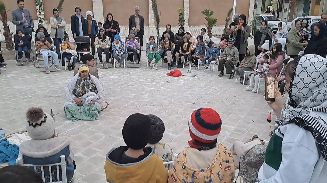 تصویر نقدی بر نمایش خیابانی ویژه کودکان "شیرین وفرهاد هردمبیل" در حاشیه جشنواره حاجی فیروز سیرجان