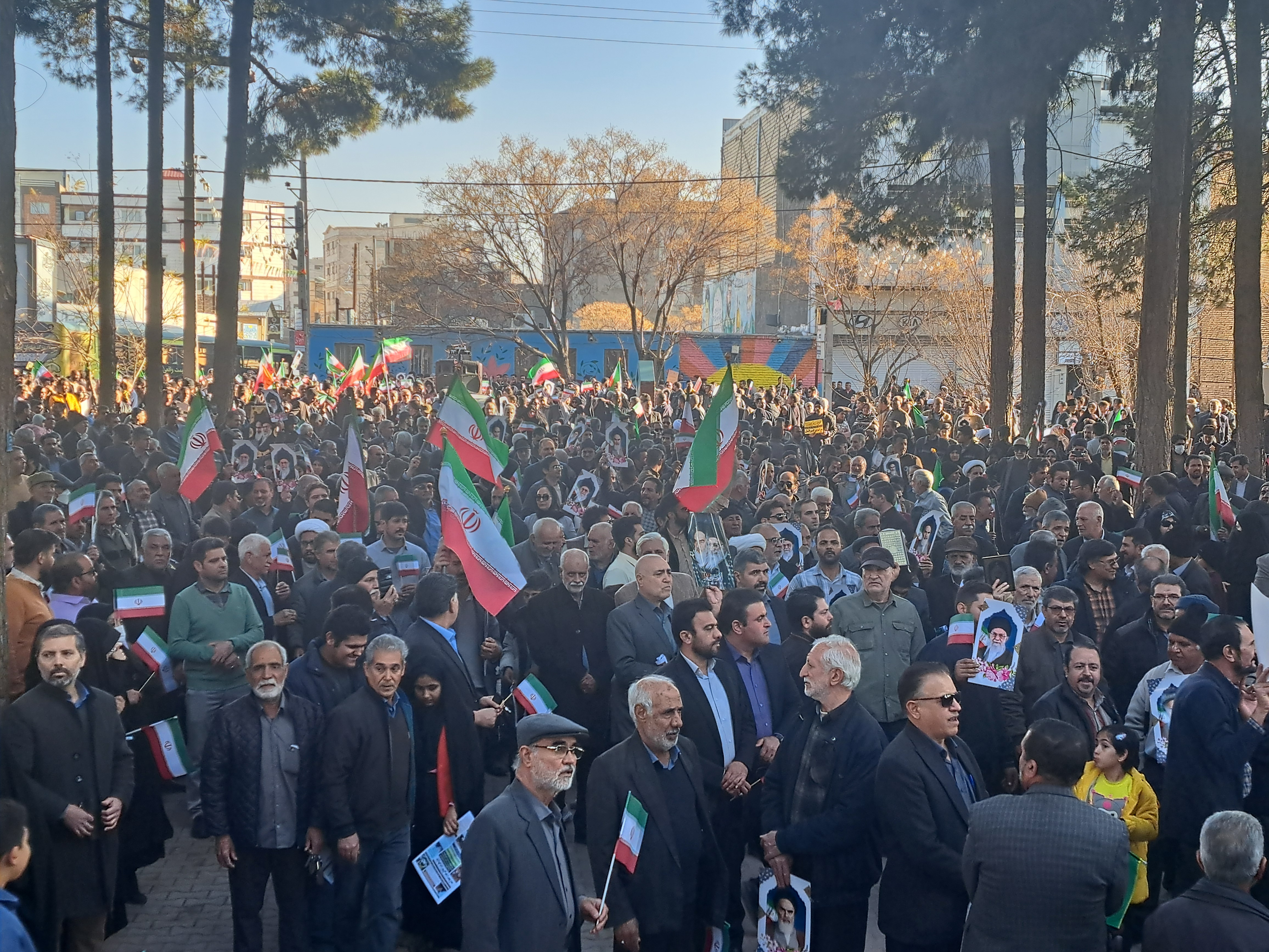 تصویر 💠 راهپیمایی باشکوه مردم سیرجان علیه اغتشاشگران